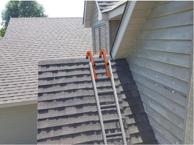 2 Pack Heavy Duty Roof Ladder Hook with Wheel,Extension Ladder Stabilizer for Roof with Rubber Grip T-Bar for Damage Prevention, Fast and Easy...