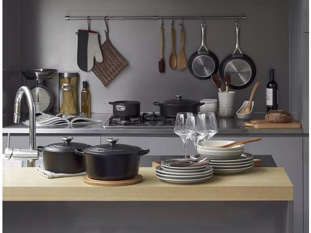 Le Creuset Signature Enamelled Round Casserole Dish With Lid, 8.5qt, Matte Black