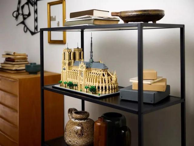 LEGO Architecture Notre Dame de Paris Building Set, 4383 Parts, Age 18+
