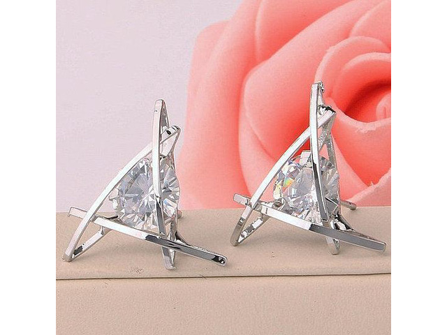Vista Tiki Cute Triangle Stud Earrings - Silver
