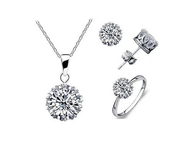 Vista Tiara Set Of 4 Necklace Pendant Ring And Stud Earrings In Silver Plated Crown Setting - Silver