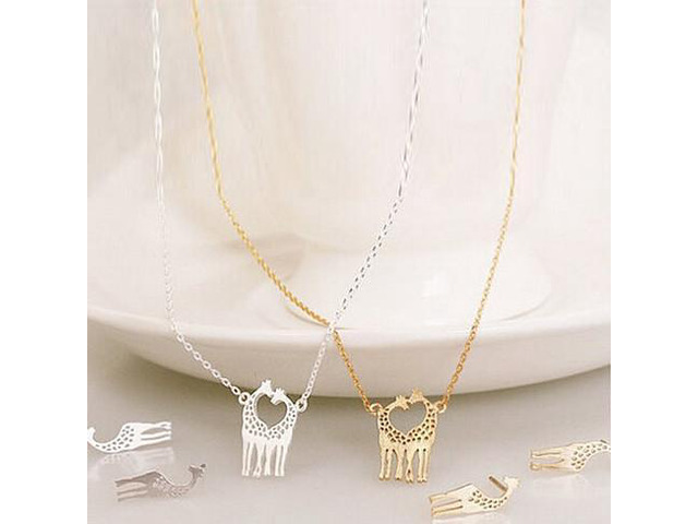 Vista LOVE IS TALL Giraffe Love Necklace And Earrings Set of 3 - 18kt Gold Plated