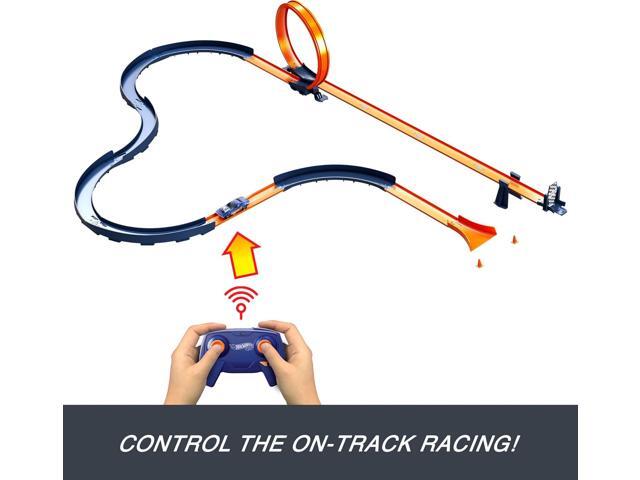 Hot Wheels Toy Car RC Track Set with 1:64 Scale Remote-Control Vehicle & 30+ Pieces of Race Track to Create Multiple Configurations