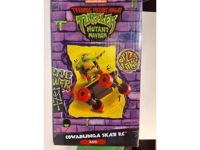 Teenage Mutant Ninja Turtles Raphael Cowabunga Skate RC - Imitates Real Skate Tricks - 2.4 GHz Remote Control - Ages 5+