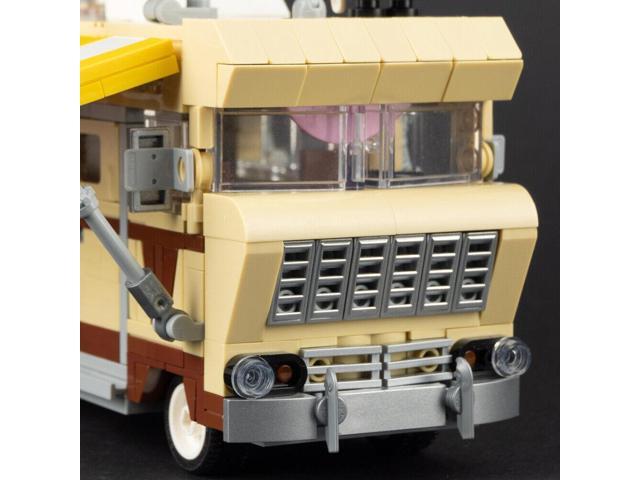 ZITIANYOUBUILD RV / Recreational Vehicle Model 724 Pieces Building Toys from Comic MOC