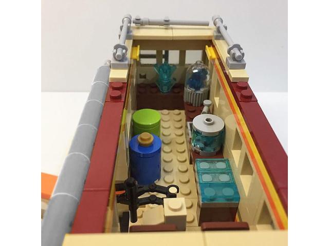 ZITIANYOUBUILD Iconic RV Motorhome Model from TV Show 478 Pieces Building Toys Set MOC