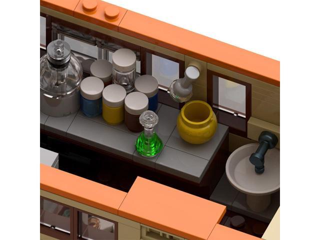ZITIANYOUBUILD Mobile Lab / RV Model with Details 692 Pieces from Crime TV Series MOC