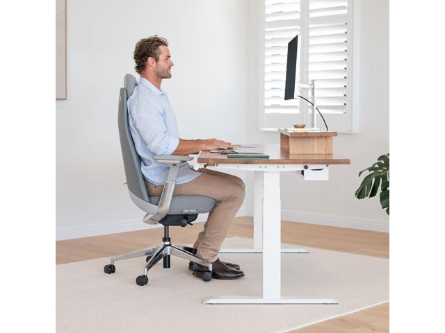 Desky Pinnacle Executive Office Chair - Light Grey / Polished Aluminium