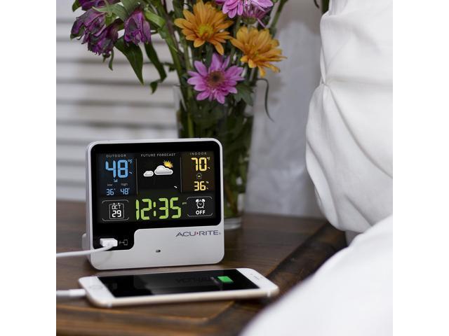 AcuRite 01129M Alarm Clock with USB Charger, Outdoor Temperature & Weather Forecas