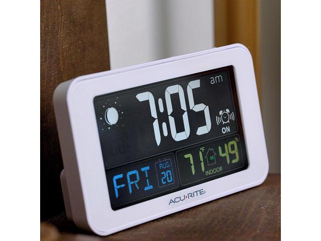 AcuRite Intelli-Time Digital Alarm Clock for Bedroom with USB Charger, Indoor Temperature and Humidity for Heavy Sleepers (13040CA)