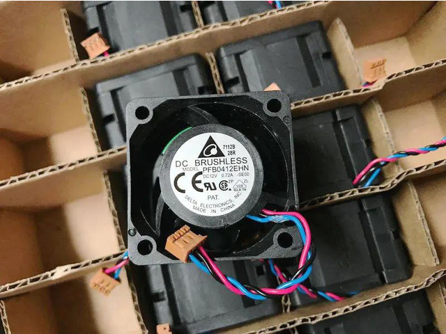 4028 12V 0.72A PFB0412EHN-SE00 Three-wire cooling fan 40*40*28mm