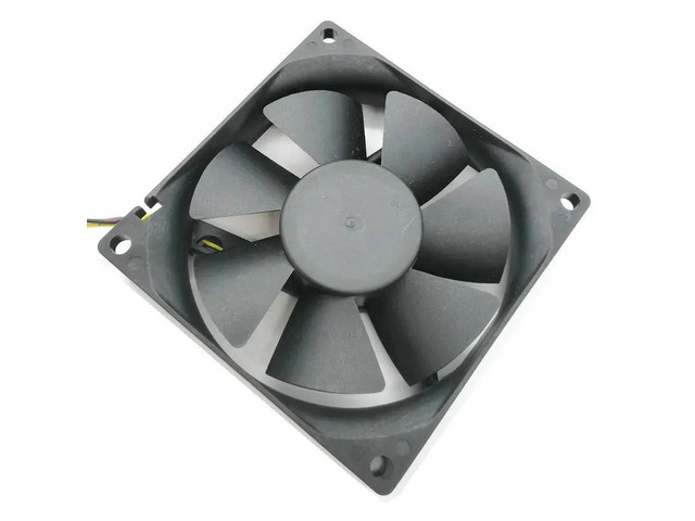 AD0812HB-C73 8020 12V 0.22A 3-wire laptop computer case, 80*80*20mm.