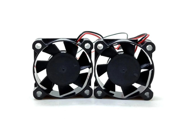 The CHA3005CS is a 2-in-1 30mm mini fan with 5V DC cooling, suitable for TV boxes, routers, drones, and electronic products.