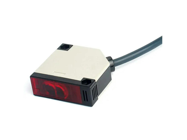 E3JK-R4M1 Reflective Square Photoelectric Switch Sensor With Reflector Plate AC220V/DC24V Universal Model