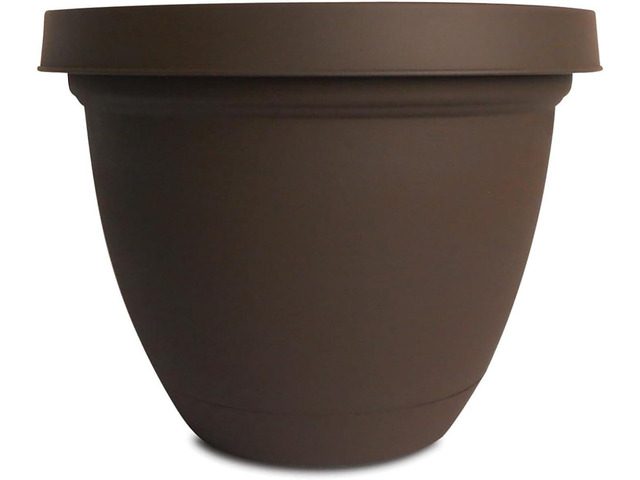 The HC Companies Infinity Round Planter Decorative 8 Inch Plastic Flower Pot w/Removable Saucer for Indoor & Outdoor Plants, Chocolate