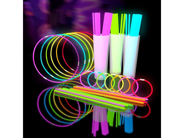 Glow Fever Glowsticks Bulk 1200pcs Party Pack includes 600 8' Glow Sticks and 600 connectors, Bracelets and Necklaces, DIY Costume, Light Sticks,...