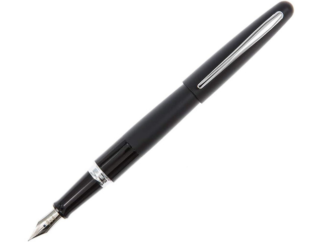 PILOT Metropolitan Collection Fountain Pen, Black Barrel, Classic Design, Fine Nib, Black Ink (91111)