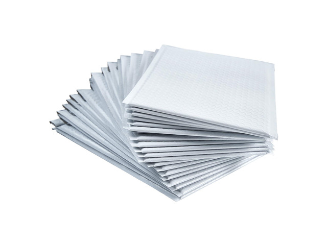 #4 White Padded Bubble Lined Poly Mailer Bag for Shipping and Packing, Tear-proof, Water-resistant and Lightweight Envelopes, 9.5 x 13.5 inches,...