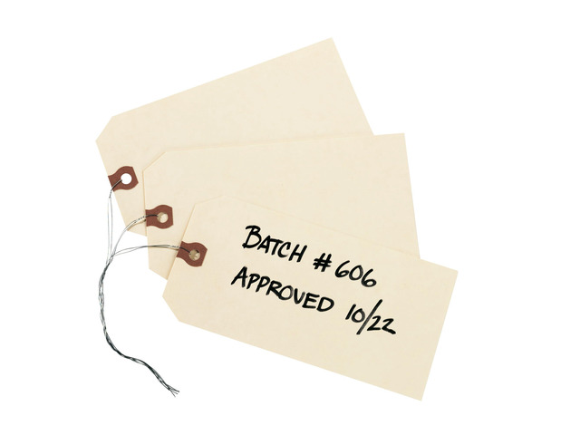 Shipping Tags with Wire, 11.5 pt. Stock, 6-1/4' x 3-1/8', 1,000 Manila Hang Tags (12608)