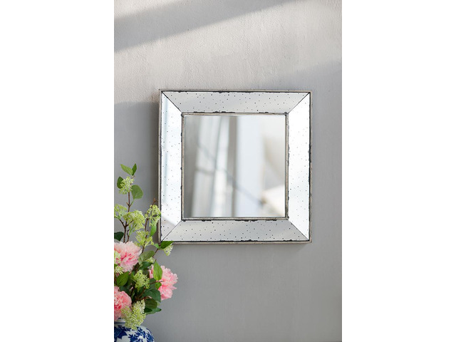 18' x 18' Distressed Silver Square Accent Mirror, Traditional Style Framed Wall Mirror for Living Room, Entryway, Office, Bedroom, Hallway
