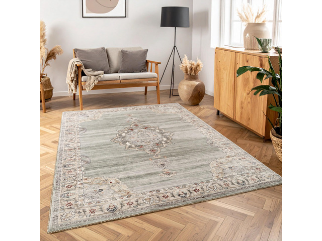 Majestic GC_RYL1007 Green 7 ft. 10 in. x 10 ft. 6 in. Area Rug