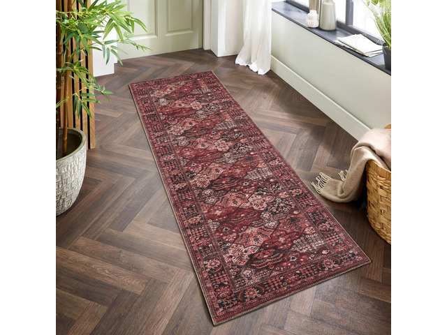 Majestic GC_RYL1010 Red 2 ft. 7 in. x 9 ft. 10 in. Area Rug