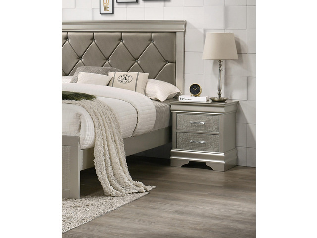 1Pc Modern Glam Style Two Drawers Nightstand Champagne Finish Solid Wood Crystal-Like Diamond Tufted Crocodile Texture Bedroom Furniture