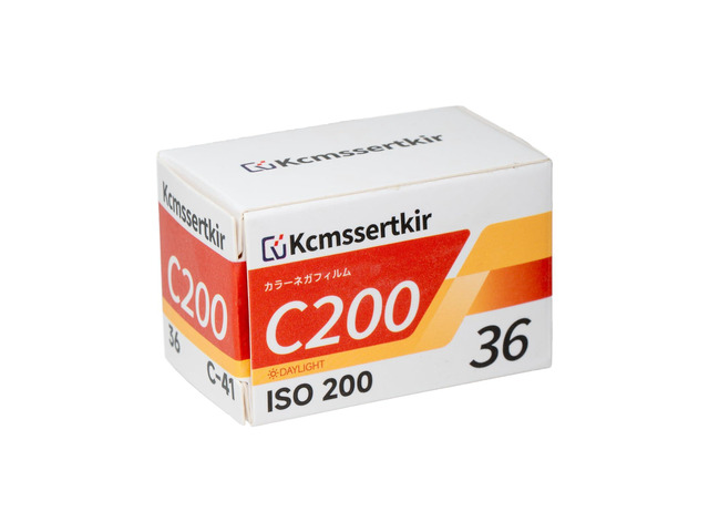 C200 Color Negative Film, ISO 200, 35mm 135 Format, 36 Exposures, Daylight Balanced, C-41 Process, for Analog Film Cameras