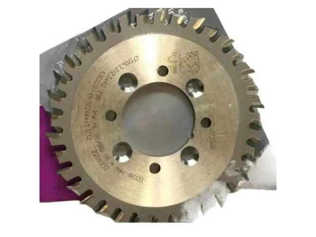 For edge banding machine 210 homogeneous, saw blade