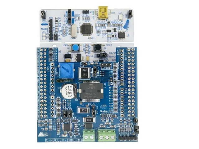Spot P-NUCLEO-IHM002 F302R8 IHM07M1 with power motor control kit