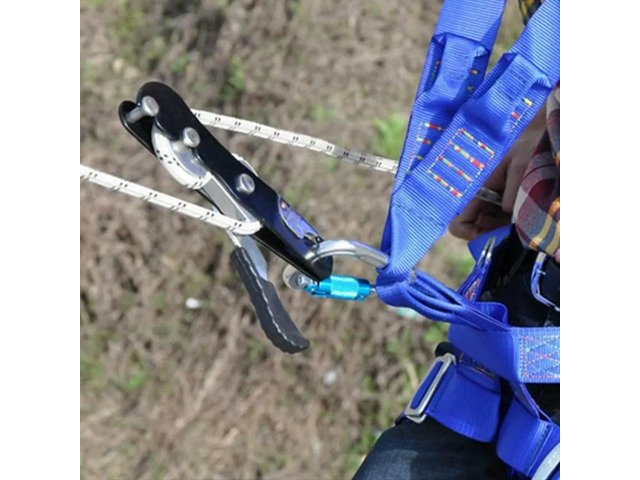 Self-Locking Manual Descender Outdoor Climbing Slow Descent Rescue Self-Locking Gear Protection Rope Descender