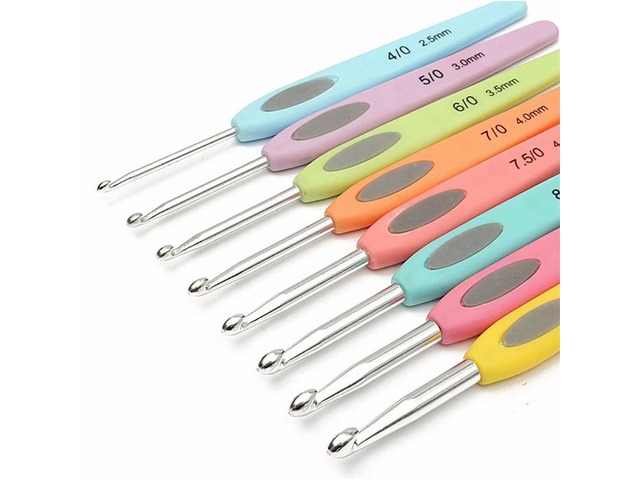 Knitting Needles Crochet Hooks 8pcs Set 2.5~6mm Easy Tool Plastic Handle Aluminum Useful Accessories