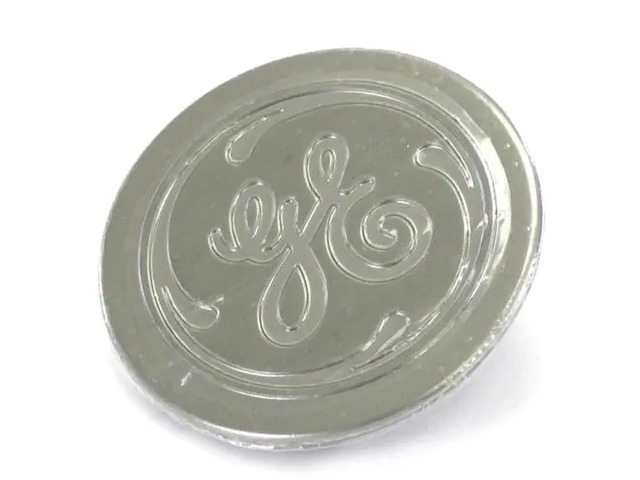 WR04X29375 Refrirator Bad Emblem Chrome