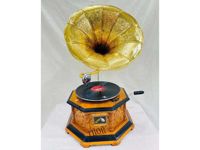 Antique-Looking Replica Gramophone Vintage Gramophone Record Player, Wooden Base with Floral Carvings, Gold Horn Speaker (32X75X37 CM)