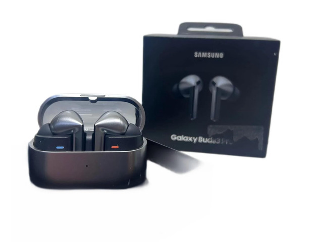Galaxy Buds 3 Pro AI True Wireless Bluetooth Earbuds, Noise Cancelling, Sound Optimization, Real-Time Interpreter, Redesigned Comfort Fit Latin...