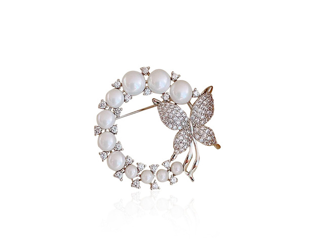Aishgjia Multicolor Rhinestone Pearl Crystal Butterfly Cute Animal Brooch Pin Lapel Pin for Women Decoration Gift Fashion Wedding Jewelry (E-Silver)