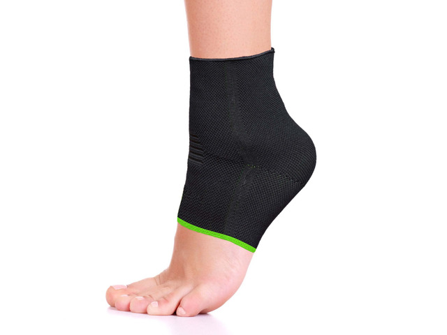 Ankle Brace Compression Sleeve, Ankle Support Socks for Work, Gym, Sports, Plantar Fasciitis Foot Comfort Sleeve (1, Medium)