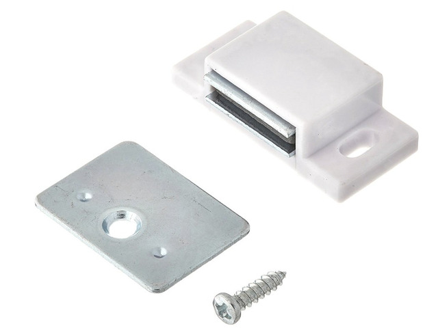 Shutter Hardware 50631-R 15lb Single Magnetic Catch White/zinc Retail Pack (50)