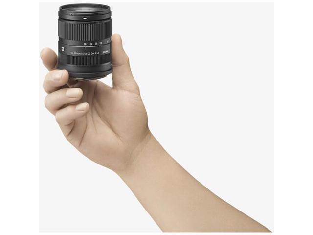 Sigma 18-50mm f/2.8 DC DN Contemporary Lens for Sony E Bundle (International Version)