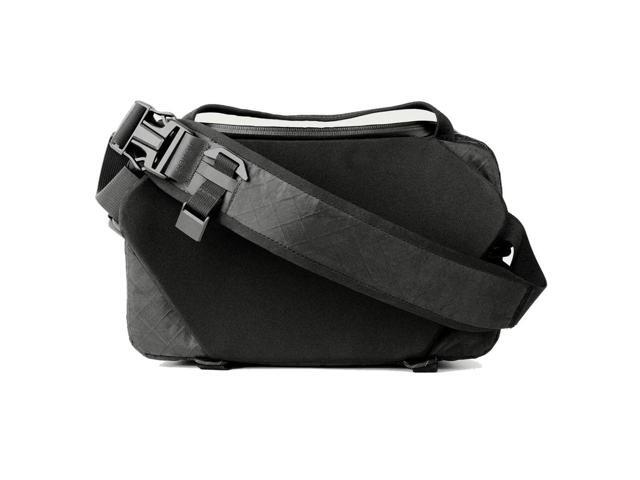 moment rugged and waterproof camera sling for mirrorless and dslr cameras - 6l in black