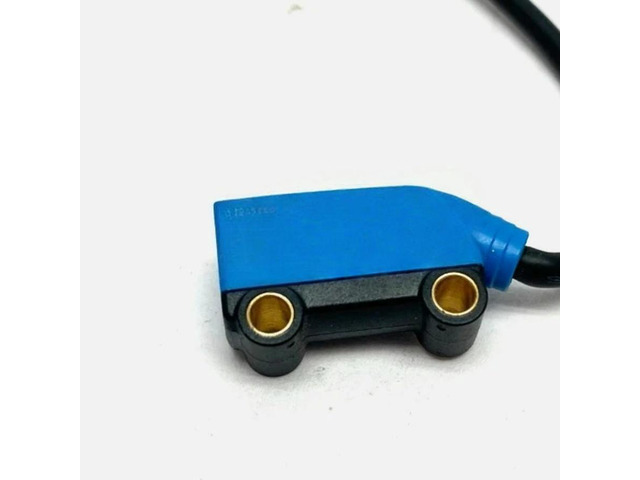 FOR 1PCS WTB2S-2P3110 1064395 M8 3pin Photoelectric proximity with Background su