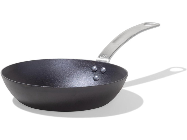 Made In Cookware - Seasoned 8' Carbon Steel Frying Pan - (Like Cast Iron, but Better) - Professional Cookware - Crafted in Sweden - Induction...