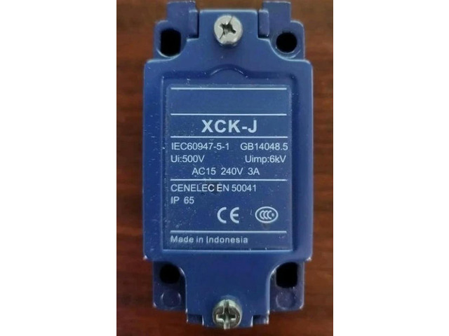 XCK-J20541 XCKJ20541 XCK-J10541 XCK-J. C XCK-J10541H29C Proximity Switch Fast delivery
