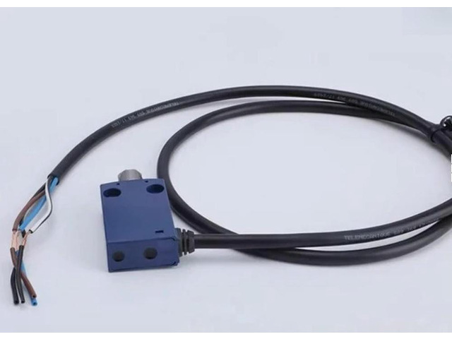 XCMN2102L1 XCMN2102L2 waterproof limit switch XCMN2103L1 4-core 1-meter cable XCMN2115L1 Fast delivery