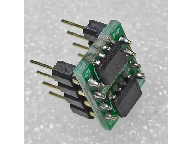 Pieces of SMD Fever 5532 Dual Op Amp Converted into 1 In-line Dual Op Amp Upgrade Conversion Seat