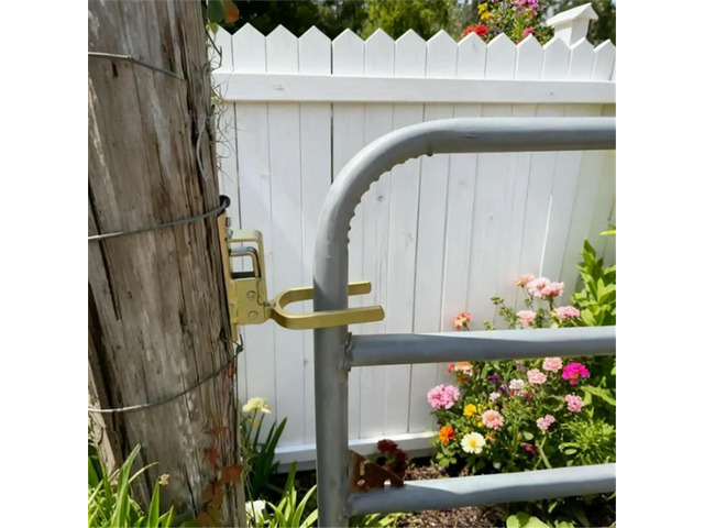 Instant Locking Gate Door Bar,Spring-Loaded Auto-Lock, Rust-Resistant,One-Hand Use for Outdoor Gates, Fences & Sheds 4PC