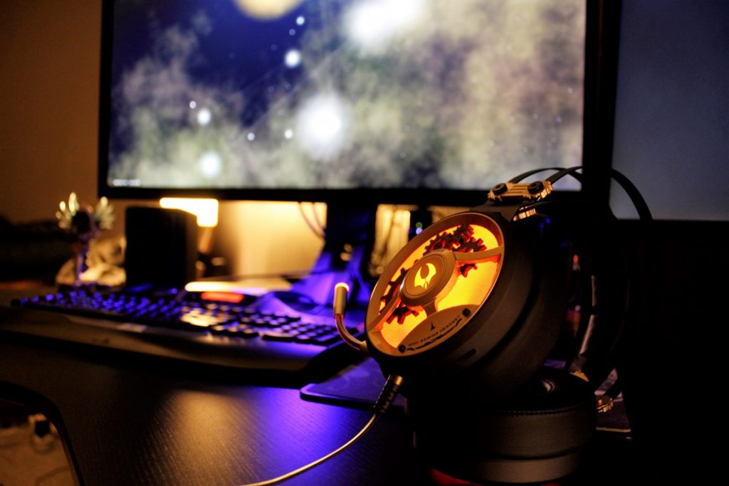 bloody_m660_chronometer_gaming_headset_desktop_right_up_resized