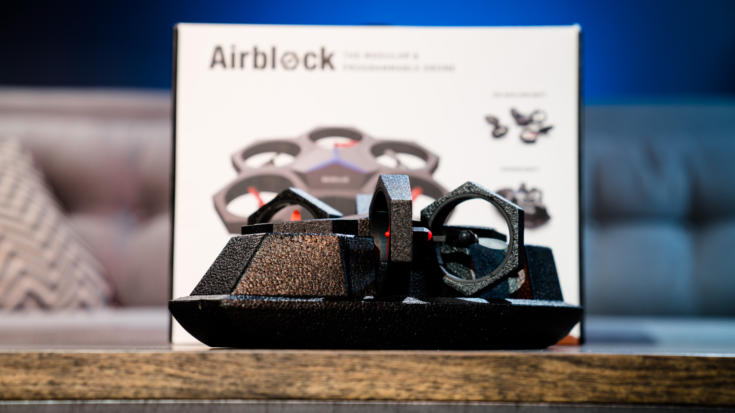 The transformation of Airblock doesn't stop at just the forms designed by Makeblock, Legos and other creation toys can be used to build unique forms. 