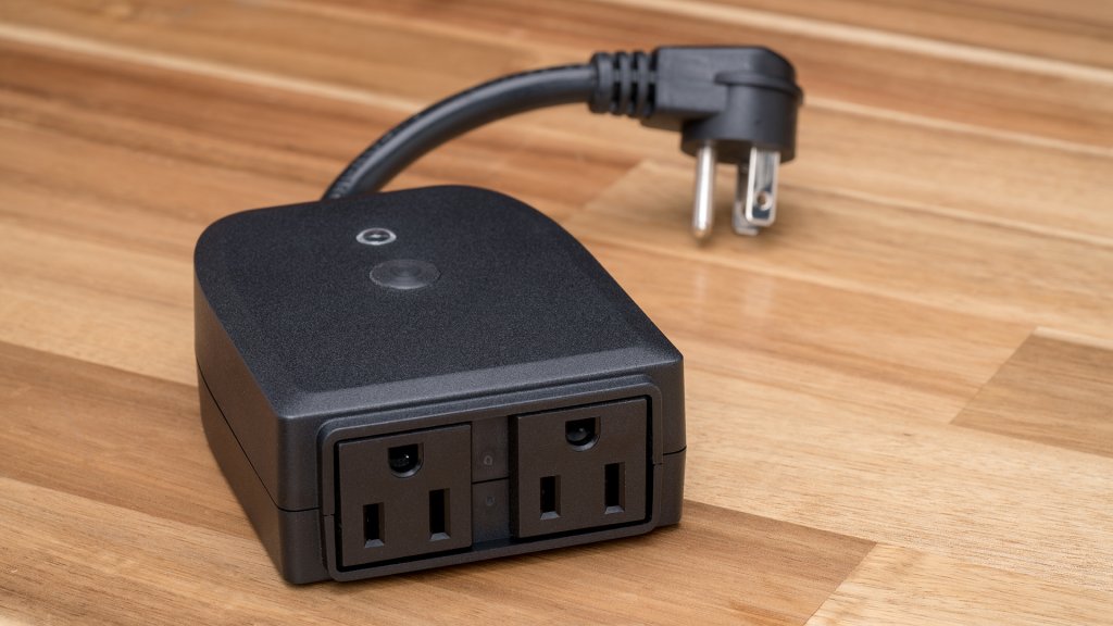 The LITEdge outdoor Wi-Fi plug allows for remote control or scheduling via smartphone, and has a power rating up to 1875W