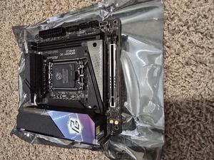 Z890 Taichi AQUA LGA 1851 Intel Z890 SATA 6G/s EATX